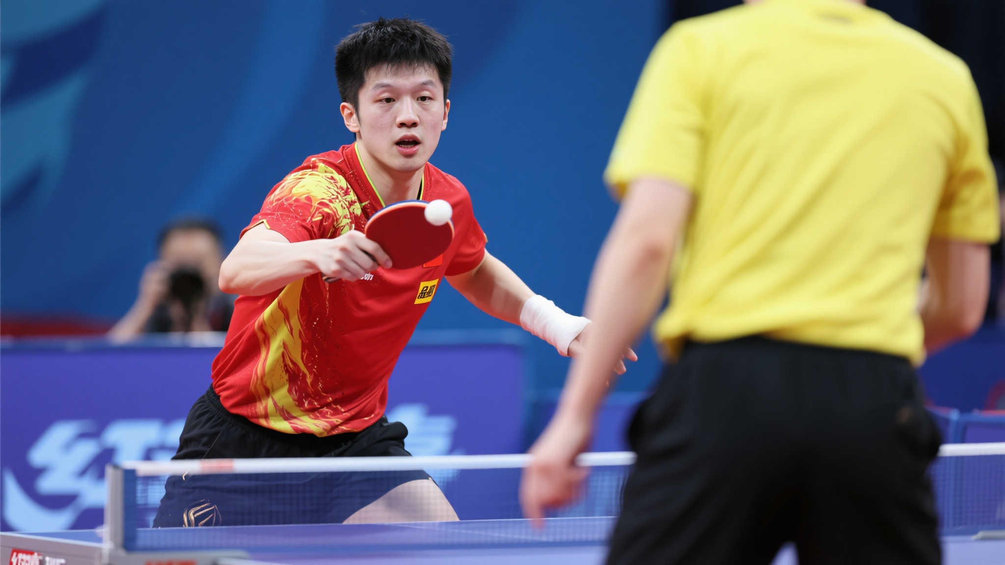 的球员突然 的球员突然